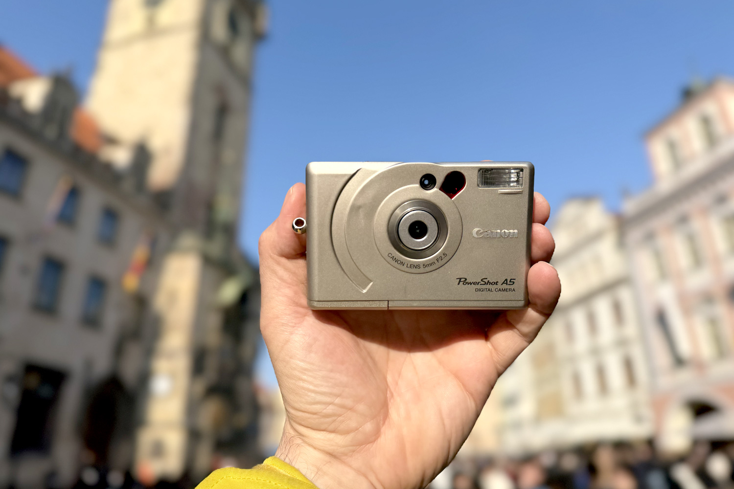 Testing a 30-Year-Old Canon PowerShot A5: Retro Review from Prague + video