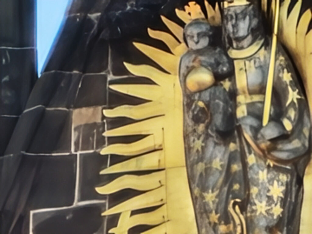 Xiaomi 17T Pro review, Old Town Square Prague, zoom detail