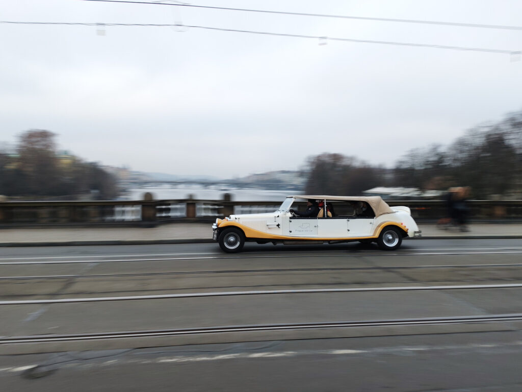 Honor 400 review - Prague - panning