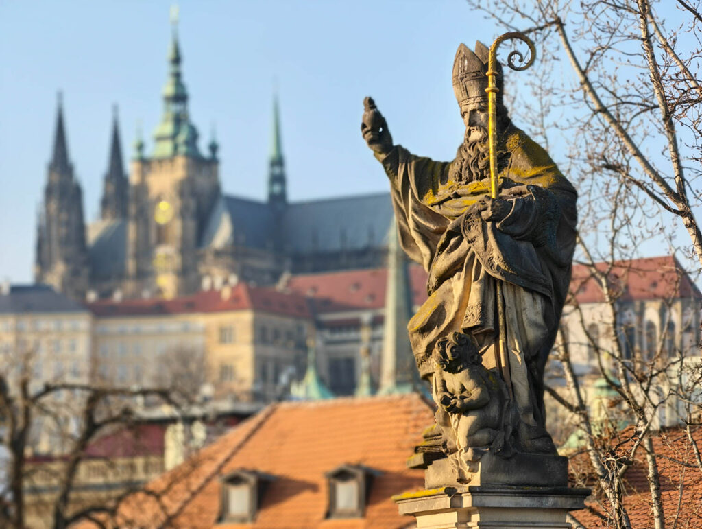 Portrait mode at distance Honor Magic8 Pro review - Prague Castle and statue