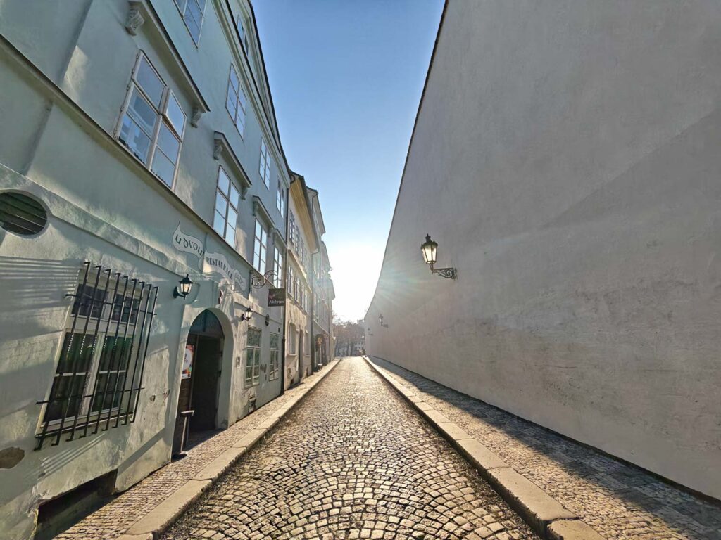 Ultra-wide lens test Honor Magic8 Pro review - Prague