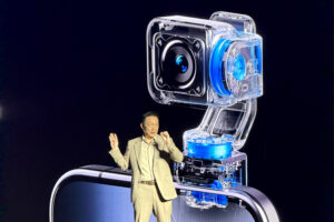 Honor Robot Phone: Camera, Gimbal and… Robot — First Look in Barcelona