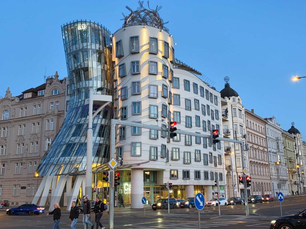 Samsung Galaxy S26 Ultra review - Dancing house Prague