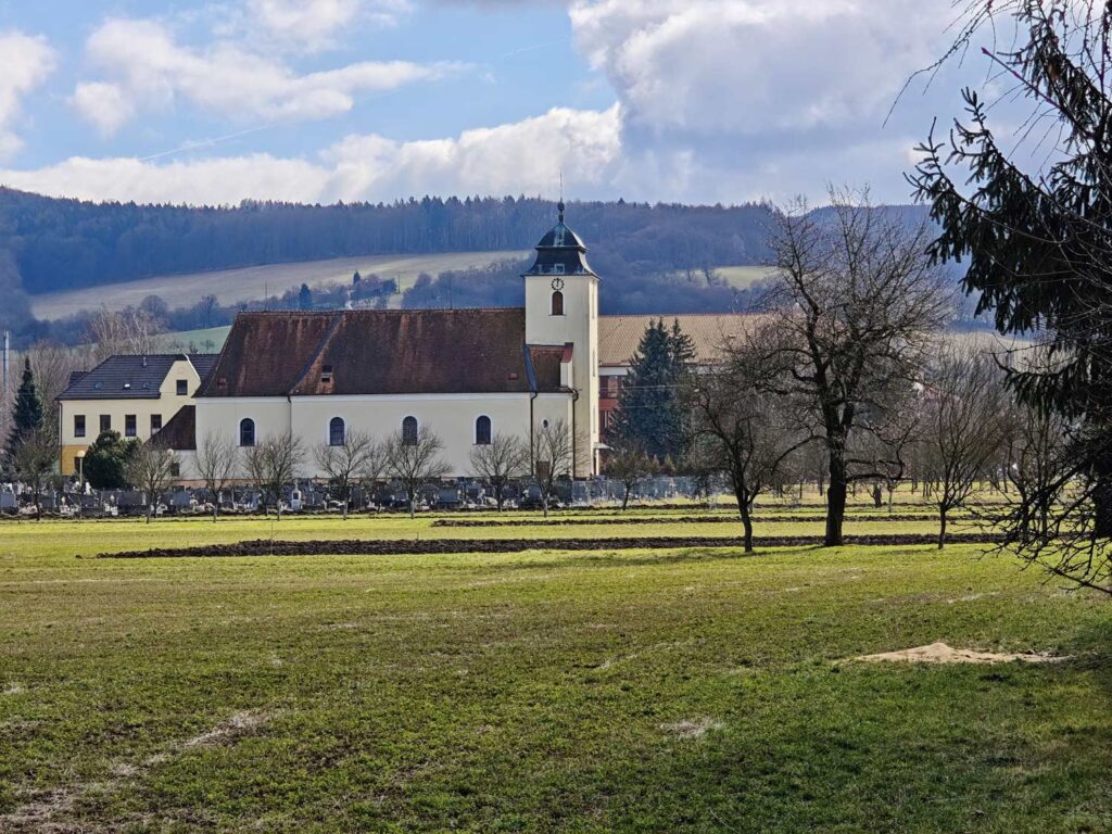 Canon PowerShot G7 X Mark III - a church shot with mobile photo to compare