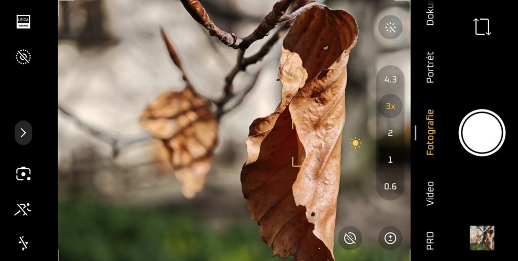 Xiaomi 15 Ultra floating lens