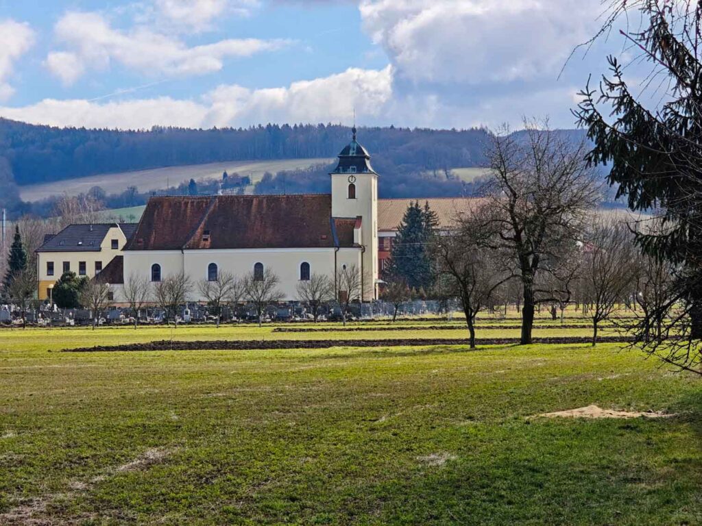Xiaomi 17 Review - Moravia Church