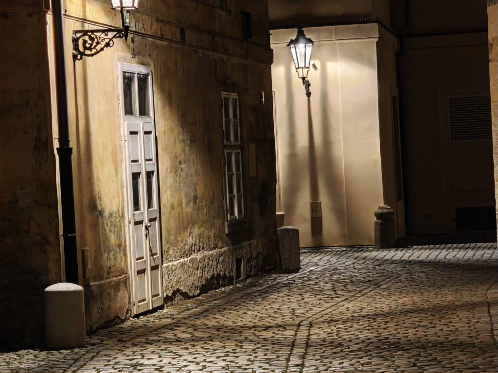 Xiaomi 17 Review - Prague at night