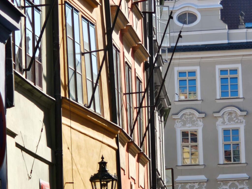 Xiaomi 17 Review - Prague Old Town - houses