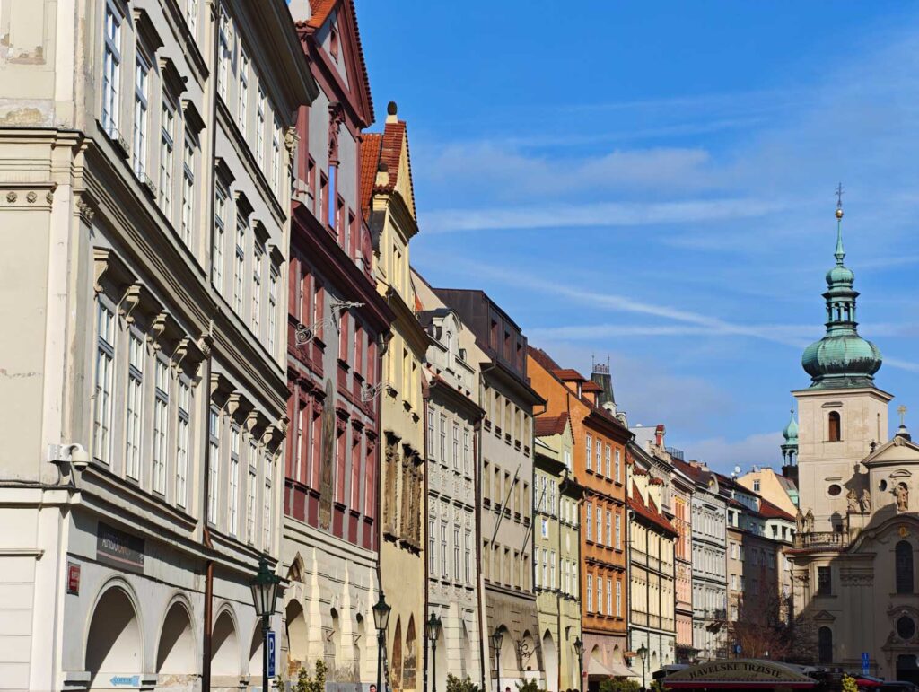 Xiaomi 17 Ultra review - Prague - houses