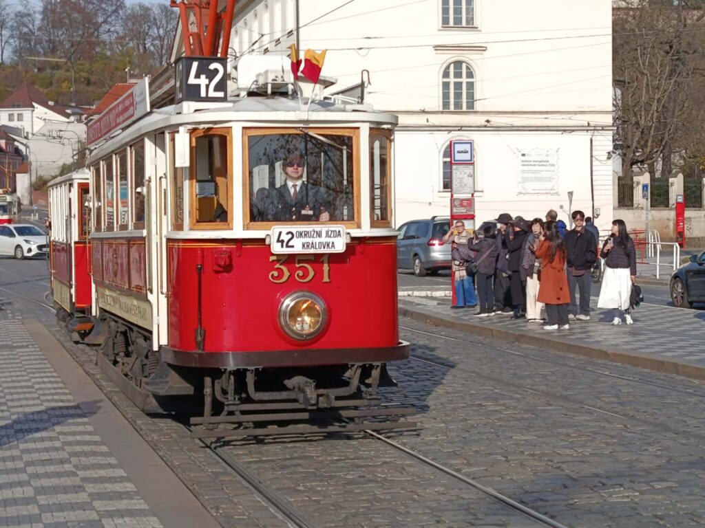 Xiaomi Redmi Note 14 review and test - tram in Prague
